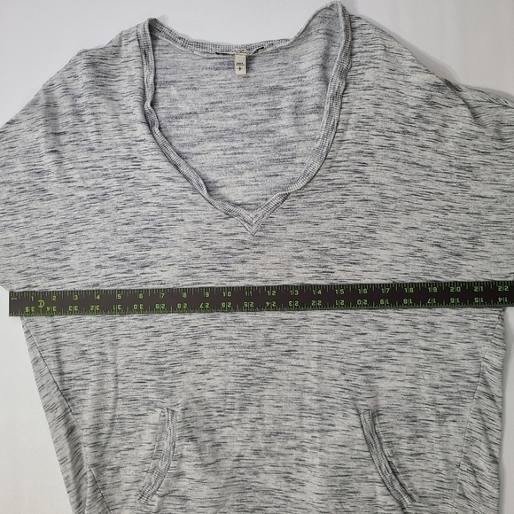 Express Long Sleeve V-Neck Relaxed Fit Hi-Lo Top with Pocket Heather Gray, Small - Picture 12 of 12